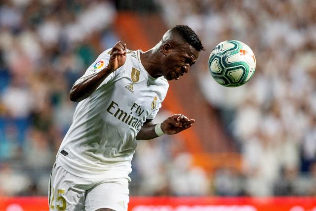 小萨三双詹姆斯18+13+9 国王常规赛横扫湖人